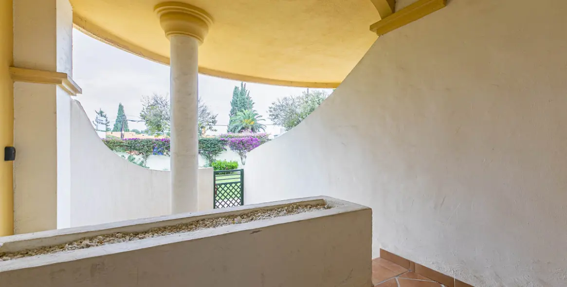 Sale of middle floor apartment in Nueva Andalucía 37