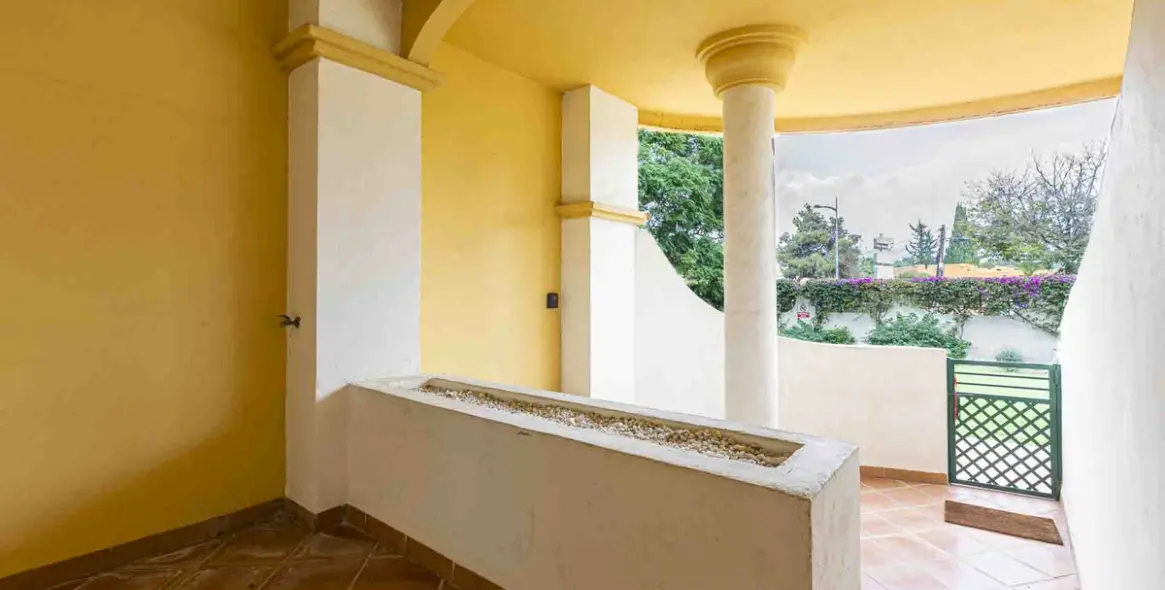 Sale of middle floor apartment in Nueva Andalucía 38