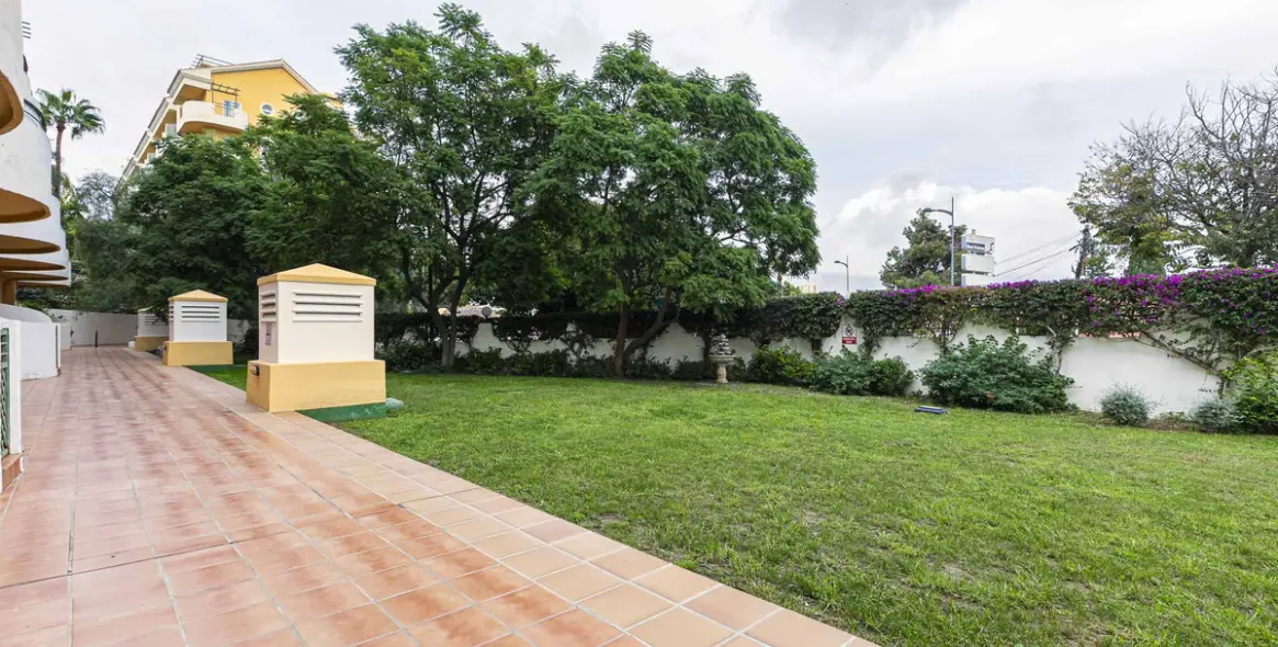 Sale of middle floor apartment in Nueva Andalucía 41