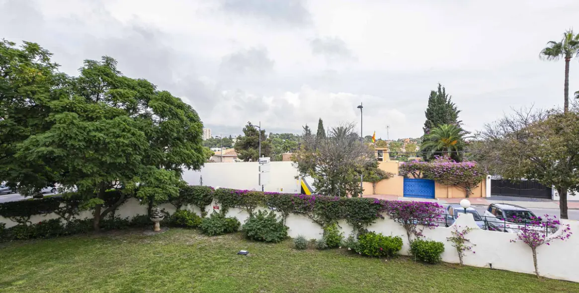 Sale of middle floor apartment in Nueva Andalucía 42