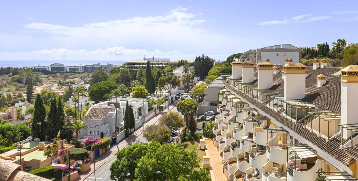 Sale of middle floor apartment in Nueva Andalucía 46