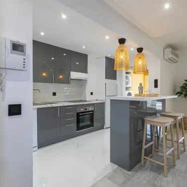 Sale of middle floor apartment in Nueva Andalucía