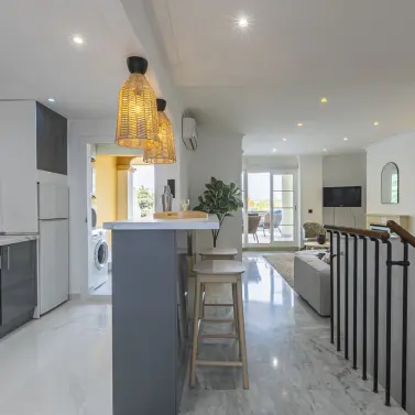 Sale of middle floor apartment in Nueva Andalucía