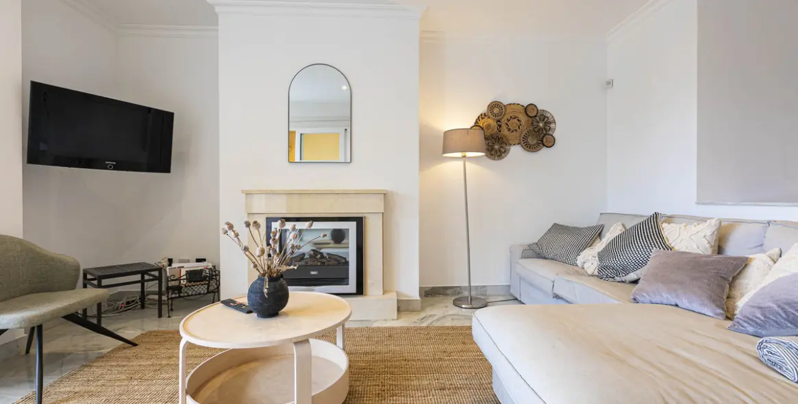 Sale of middle floor apartment in Nueva Andalucía 11