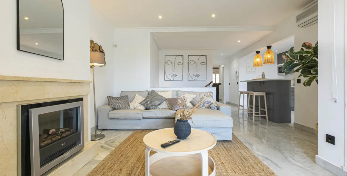 Sale of middle floor apartment in Nueva Andalucía 14