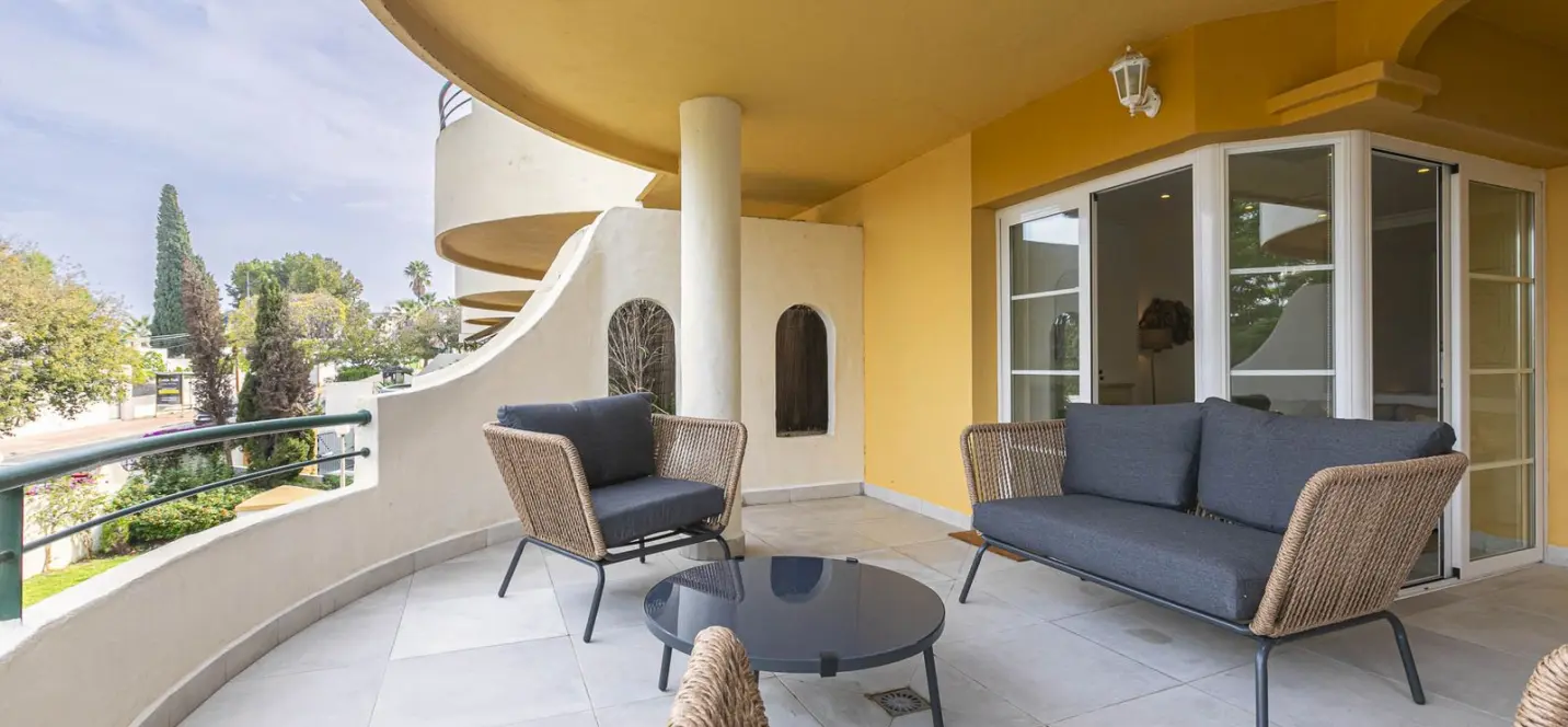 Sale of middle floor apartment in Nueva Andalucía 1