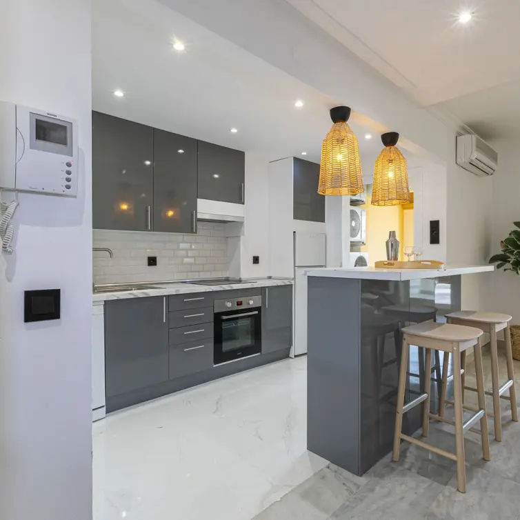 Sale of middle floor apartment in Nueva Andalucía