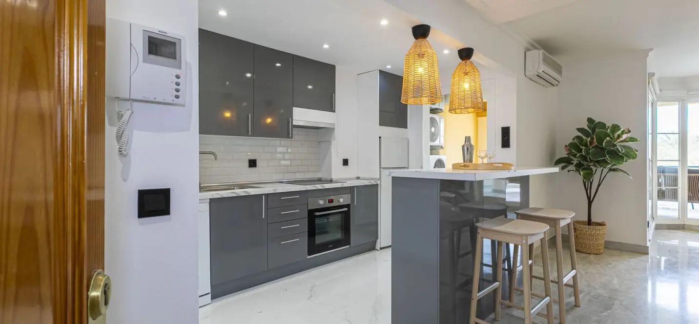 Sale of middle floor apartment in Nueva Andalucía 3