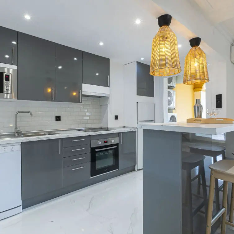 Sale of middle floor apartment in Nueva Andalucía