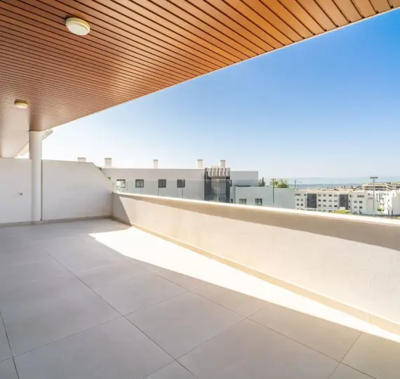 Sale of middle floor apartment in Fuengirola