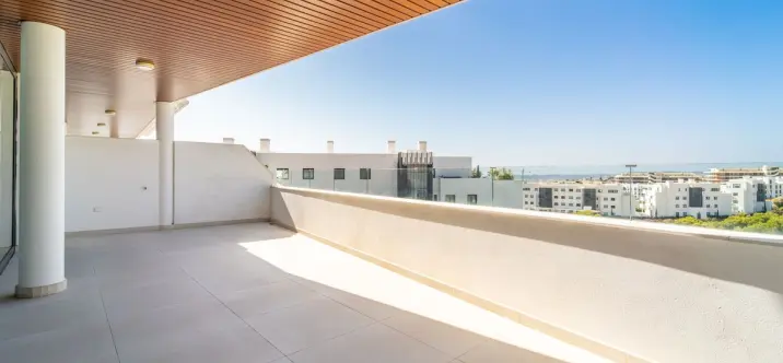 Sale of middle floor apartment in Fuengirola 0