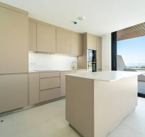 Sale of middle floor apartment in Fuengirola