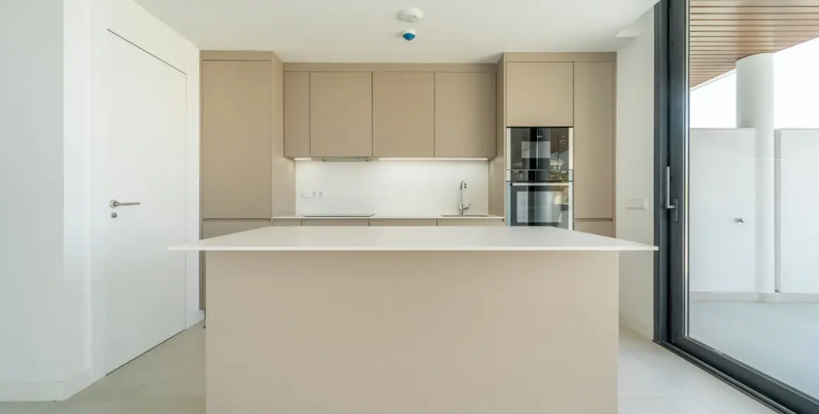 Sale of middle floor apartment in Fuengirola 3