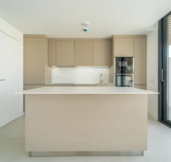 Sale of middle floor apartment in Fuengirola