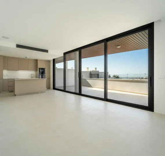 Sale of middle floor apartment in Fuengirola