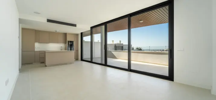 Sale of middle floor apartment in Fuengirola 3