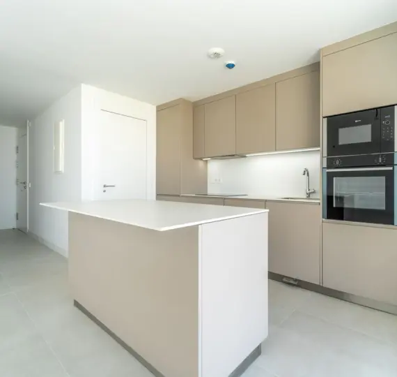 Sale of middle floor apartment in Fuengirola