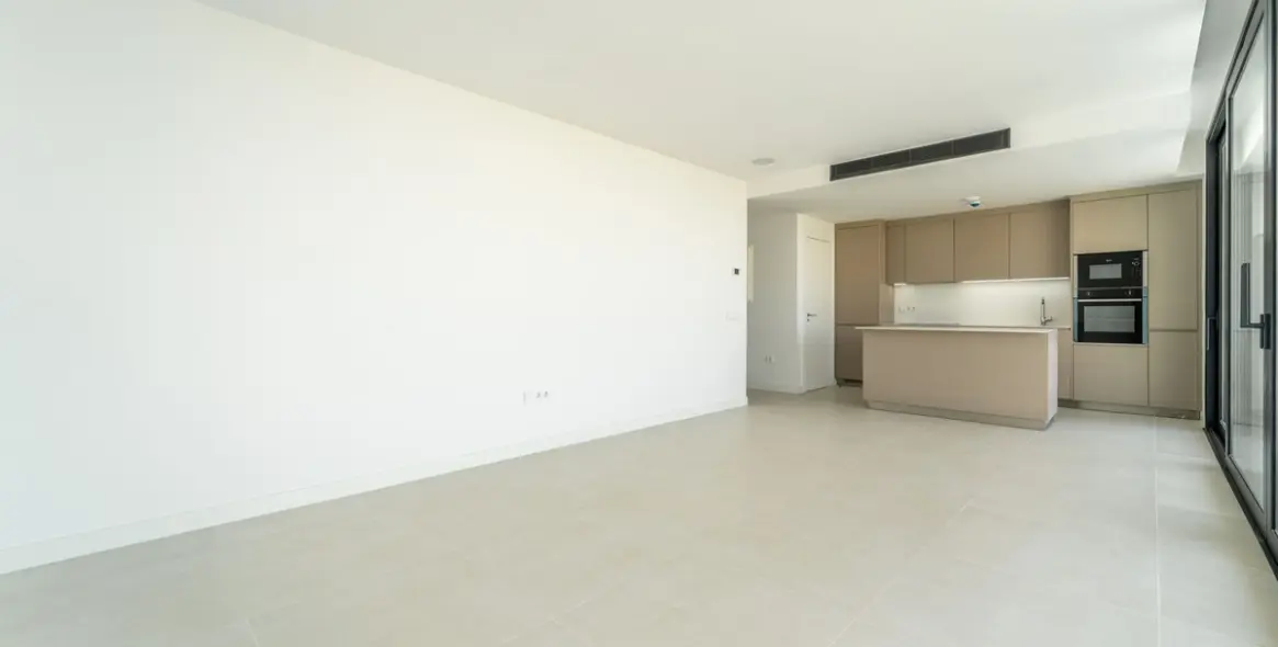 Sale of middle floor apartment in Fuengirola 6