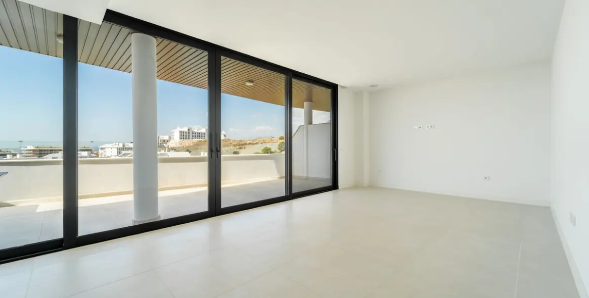 Sale of middle floor apartment in Fuengirola 7
