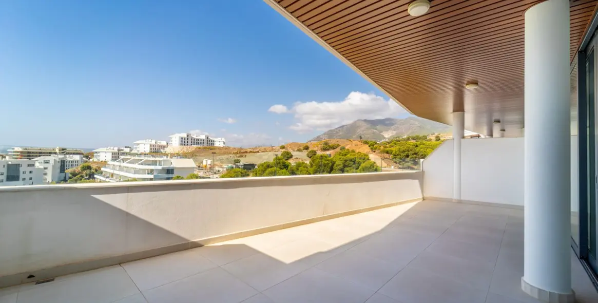 Sale of middle floor apartment in Fuengirola 10
