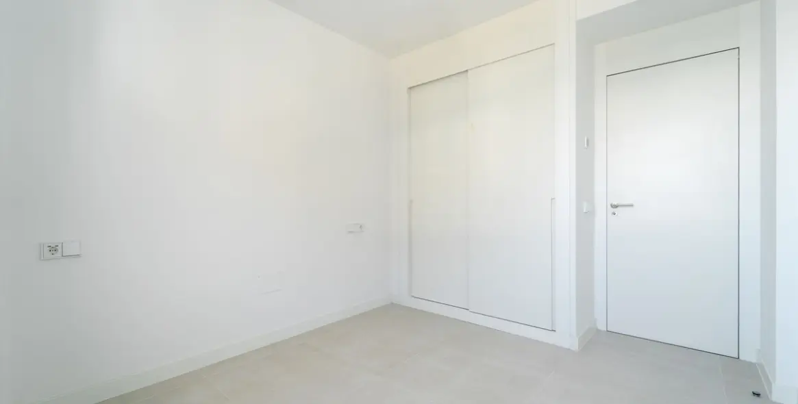 Sale of middle floor apartment in Fuengirola 16