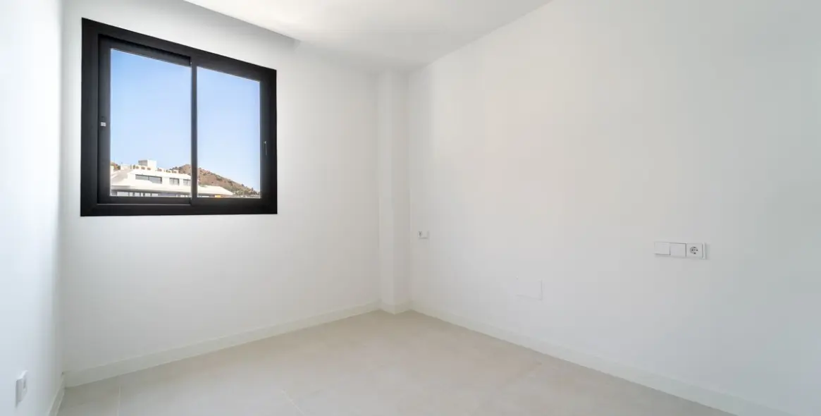 Sale of middle floor apartment in Fuengirola 19