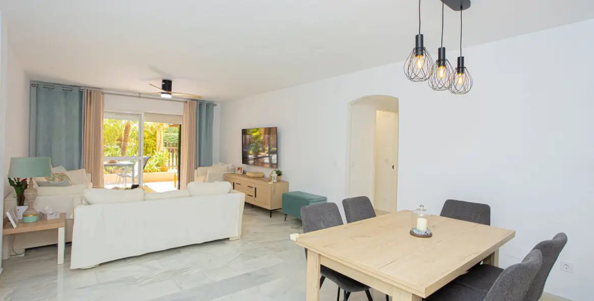 Sale of ground floor apartment in The Golden Mile 4