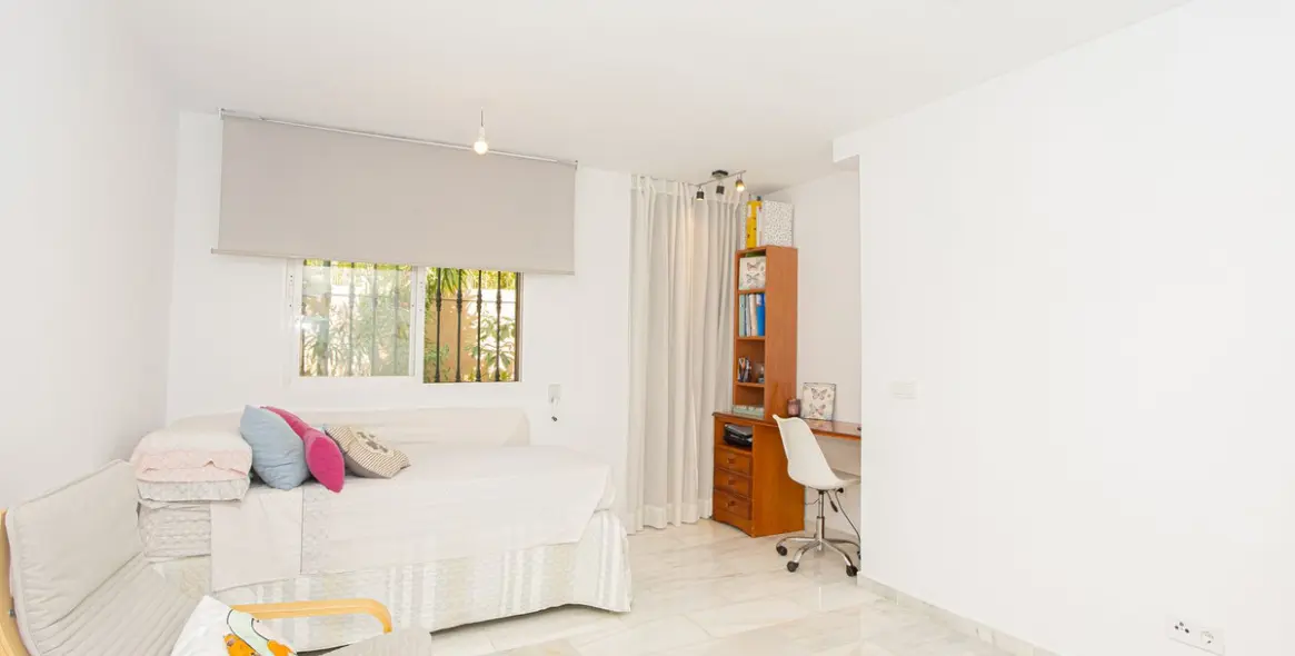 Sale of ground floor apartment in The Golden Mile 17