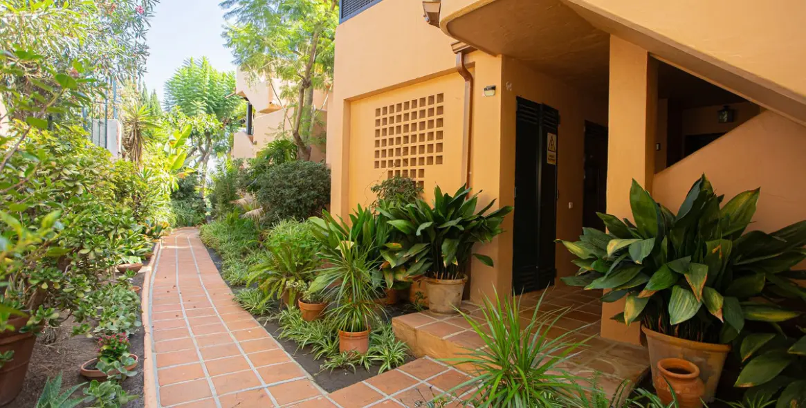 Продажа апартаментов на первом этаже в The Golden Mile 21