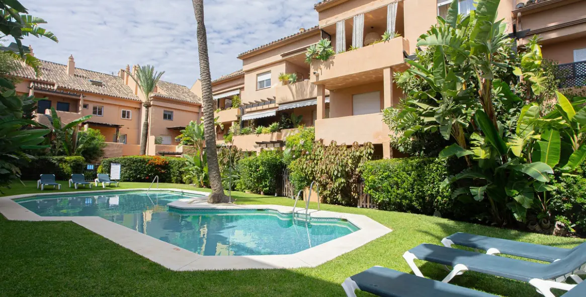 Продажа апартаментов на первом этаже в The Golden Mile 22