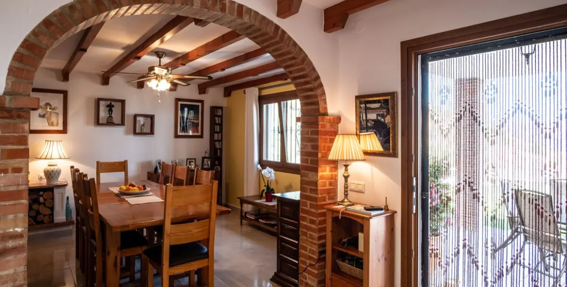 Sale of detached villa in Iznate 4