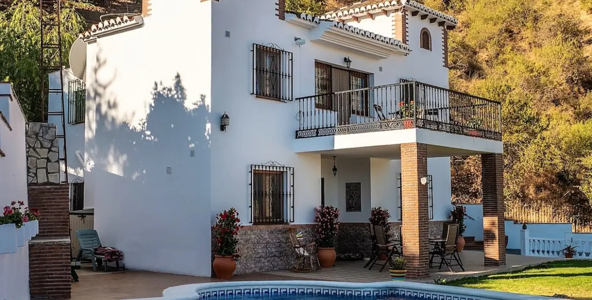 Sale of detached villa in Iznate 36