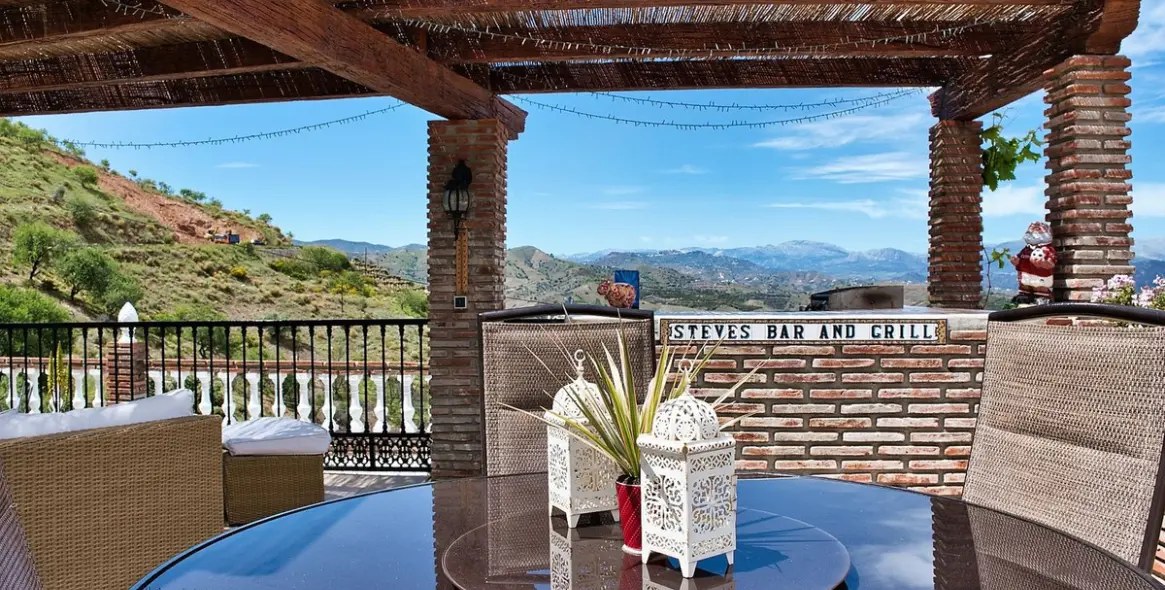 Sale of detached villa in Iznate 40