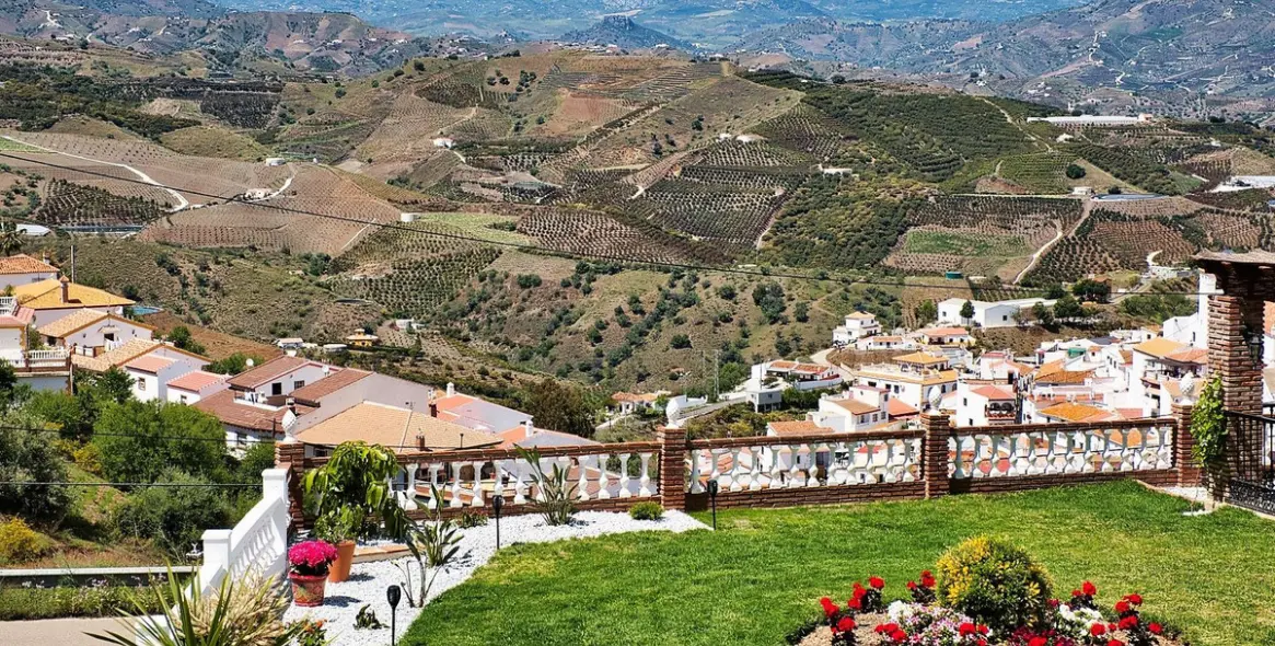 Sale of detached villa in Iznate 41