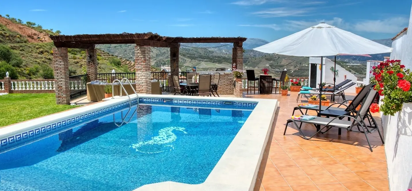Venta de villa independiente en Iznate 0