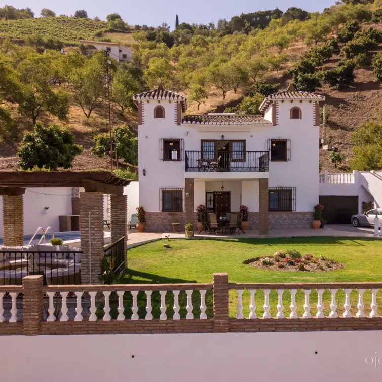 Venta de villa independiente en Iznate