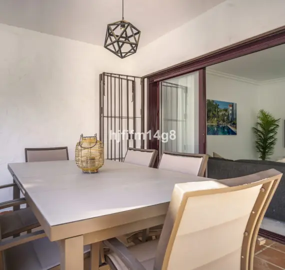 Venta de apartamento en planta baja en Nueva Andalucía