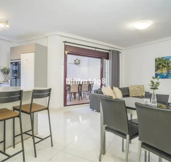 Venta de apartamento en planta baja en Nueva Andalucía