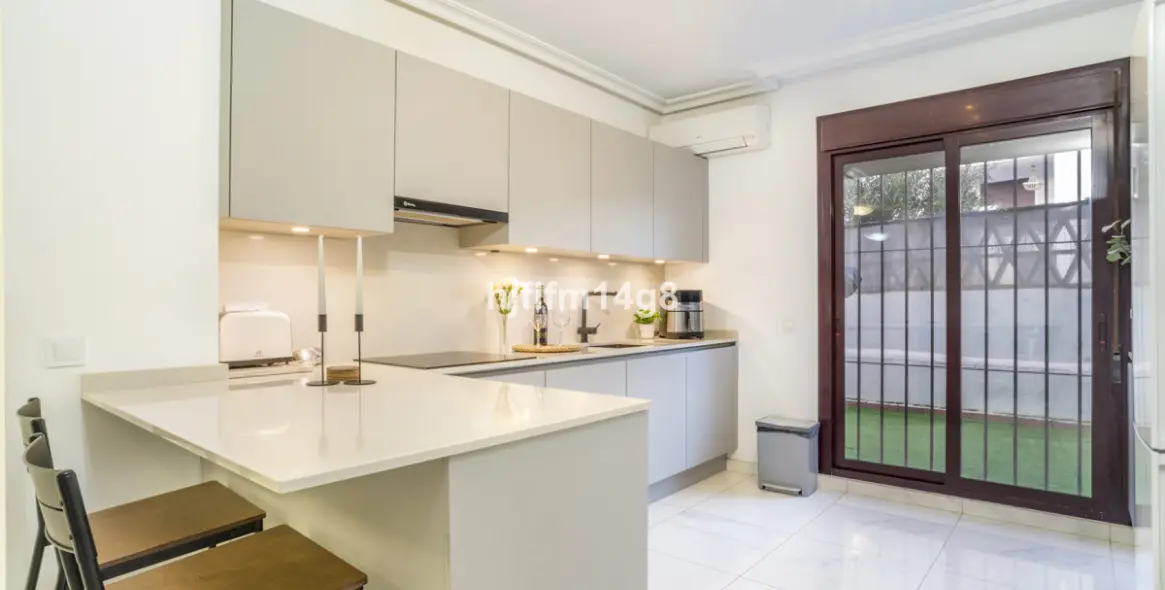 Sale of ground floor apartment in Nueva Andalucía 9