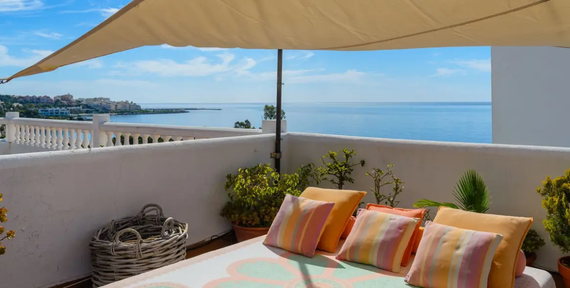 Продажа апартаментов на среднем этаже в Estepona 1