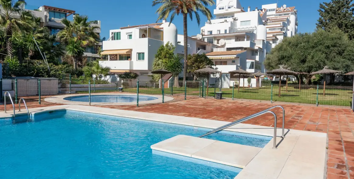 Продажа апартаментов на среднем этаже в Estepona 2