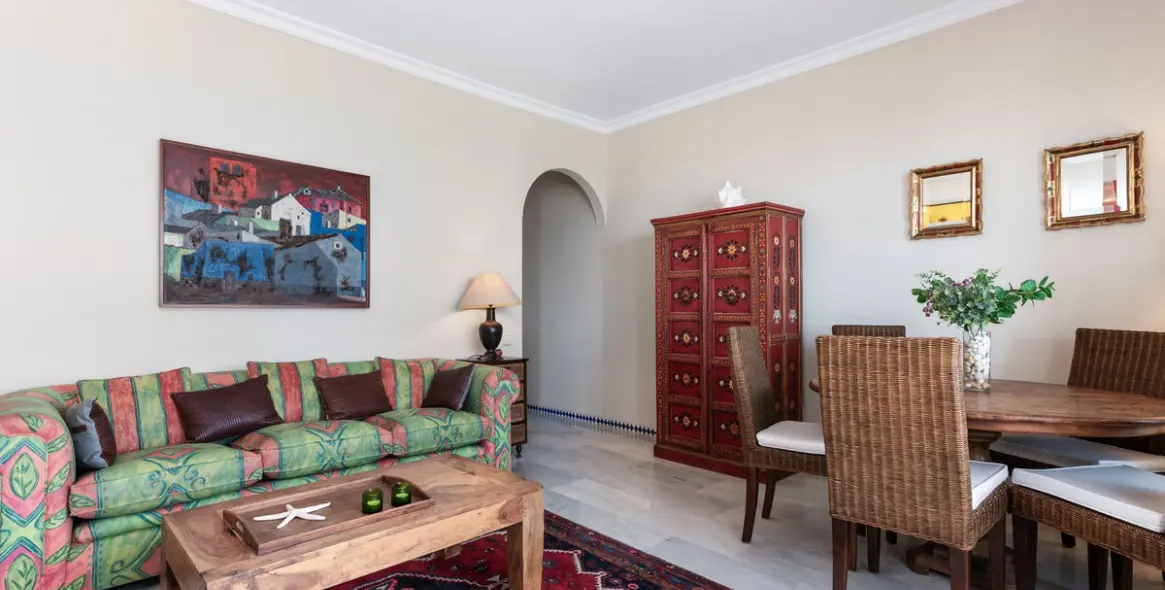 Продажа апартаментов на среднем этаже в Estepona 4