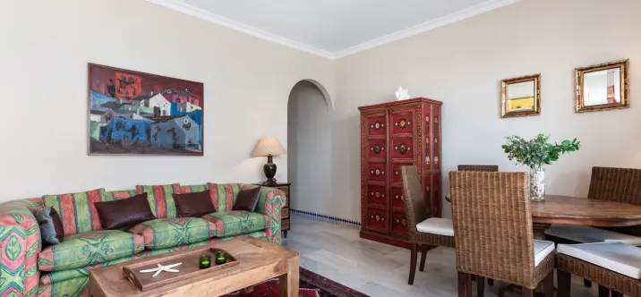 Sale of middle floor apartment in Estepona 3