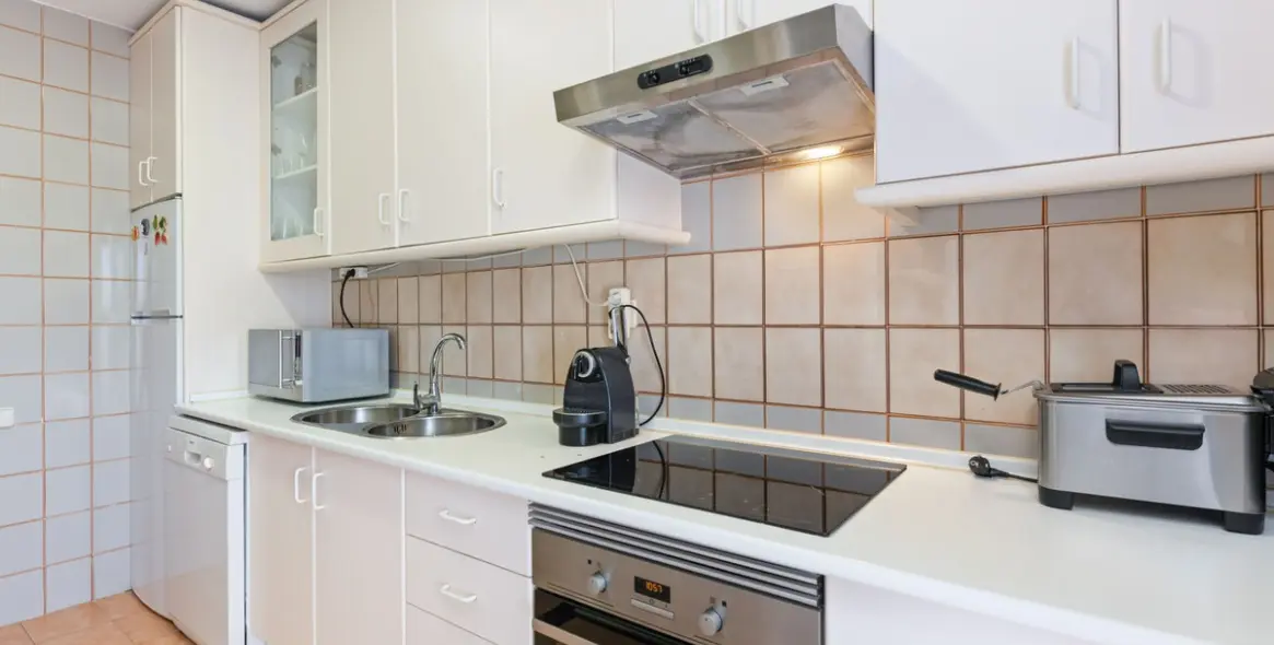 Продажа апартаментов на среднем этаже в Estepona 9