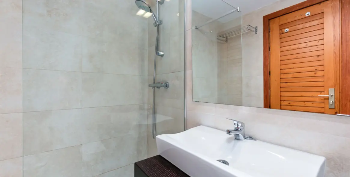 Продажа апартаментов на среднем этаже в Estepona 12