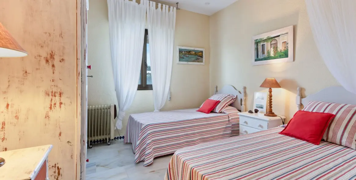 Продажа апартаментов на среднем этаже в Estepona 15