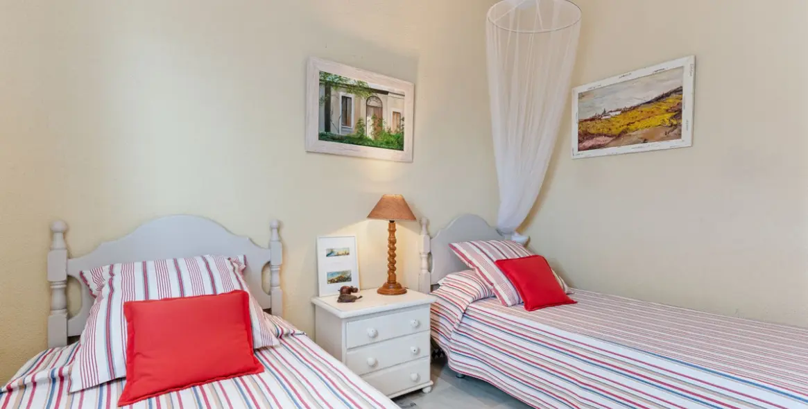 Продажа апартаментов на среднем этаже в Estepona 16