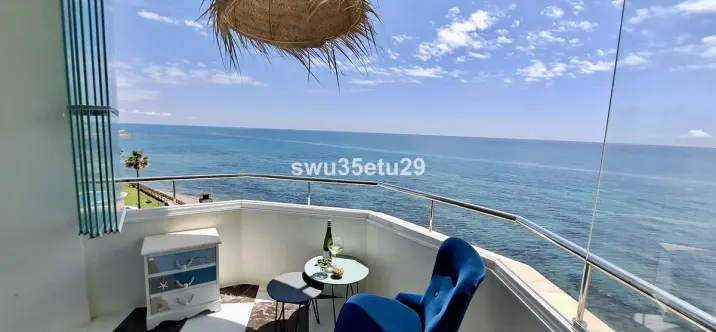 Sale of middle floor apartment in Calahonda 0