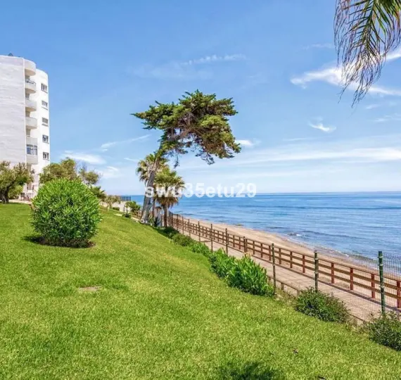 Sale of middle floor apartment in Calahonda