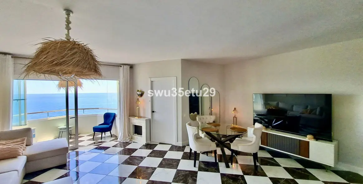 Sale of middle floor apartment in Calahonda 4